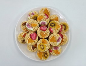 찜살백과 건 과일로 만든 과일 강정,&nbsp; 바람떡, 상투과자,&nbsp; 흑임자 절편 입니다.직접 만들어&nbsp; 명절 선물, 어르신 선물, 어린이 간식으로 최고입니다~한식 디저트 수시모집중, 월요일에 수업중입니다~